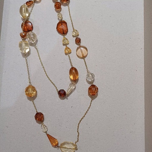 Long necklace with beads used