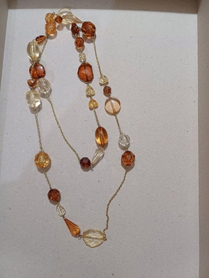 Long necklace with beads used