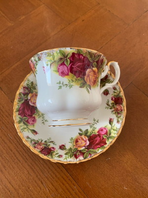 Royal Albert Old Country Roses cup like new