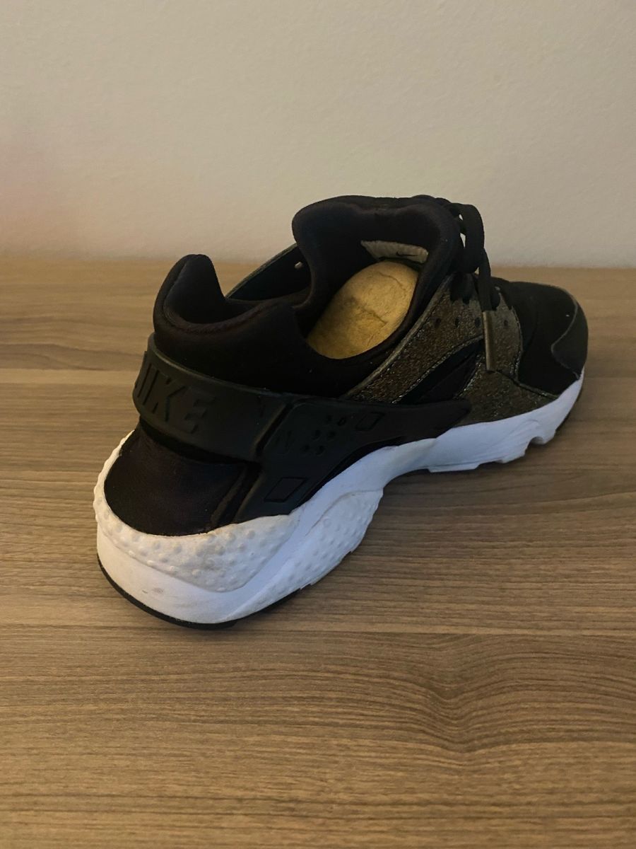 nike huarache black glitter