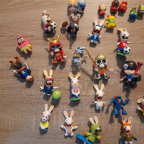 Toy figures like new