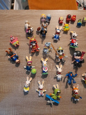 Toy figures like new