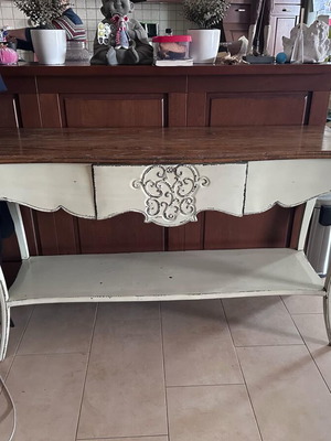 Romantic console like new with central drawer