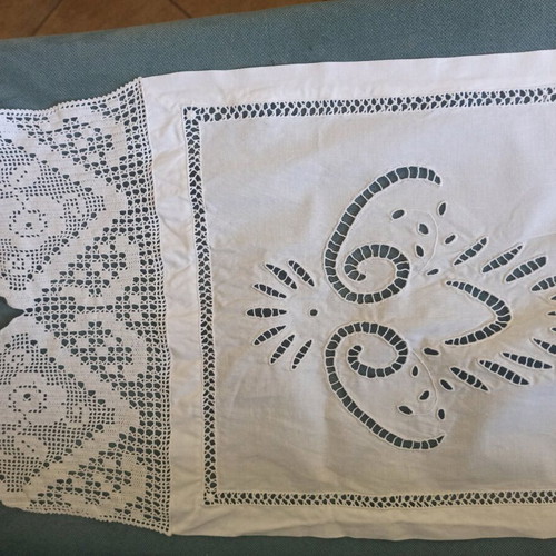 Cutwork table runner with handmade lace new