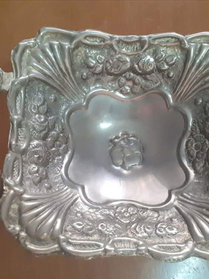 Vintage fruit bowl with foot and handles, like new