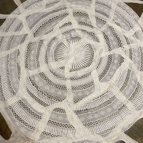 Handmade Rotonda tablecloth crocheted new