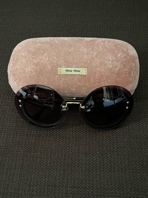 Miu Miu SMU 10R sunglasses women’s size 64-17, like new, violet gradient lenses