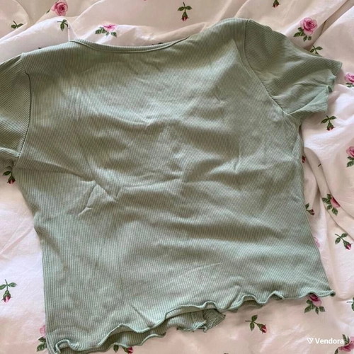 Set of 2 short-sleeve tops with ruffle details and buttons, new, size small
