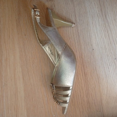 Gold Women's Sandals with Strap and Rhinestone Design size 37 like new