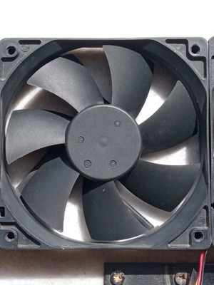 Ανεμιστηράκια RU Sleeve-Bearing και Nemesis NF120 PWM RGB