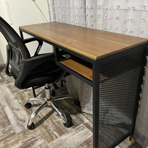 Office desk and ergonomic chair like new