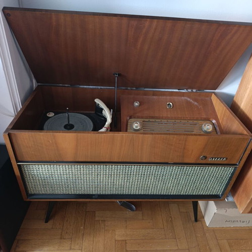 Pye 60s radio turntable used, mid century, AM radio
