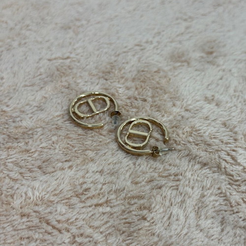 Modern gold earrings like new