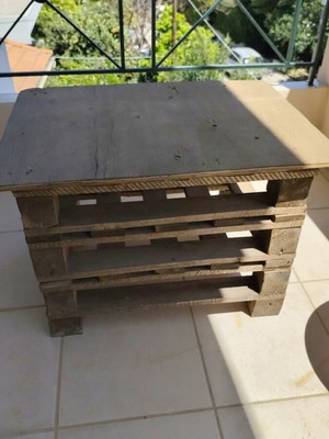 Table made of pallets like new for indoor or outdoor use