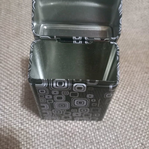 Metal cigarette case used, good condition