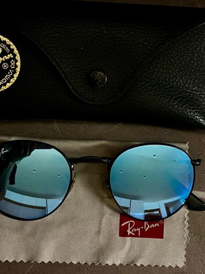 Ray Ban Γυαλιά ηλίου με μπλε καθρέφτη φακό και μαύρο σκελετό