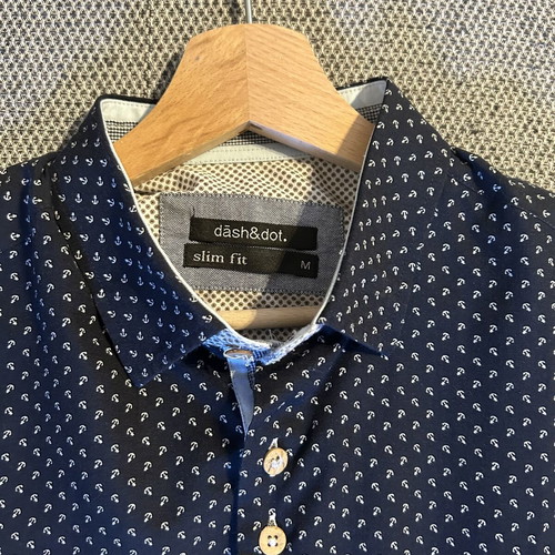 Dash&Dot men's shirt medium slim fit like new, dark blue with white anchors