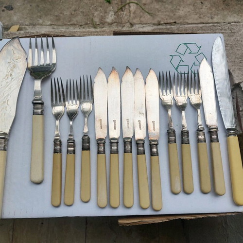 English fish cutlery set like new with bakelite handles