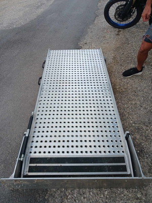 Manual double wheelchair ramp like new for vehicles