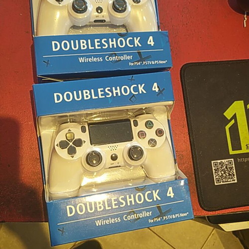 Doubleshock 4 wireless gamepad for PS4, white, new