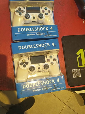 Doubleshock 4 wireless gamepad for PS4, white, new