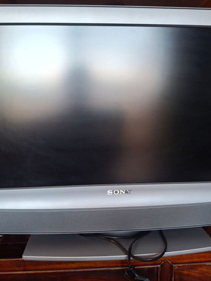 Sony Bravia 26" LCD TV KLV-S26A10 like new with HDMI and remote