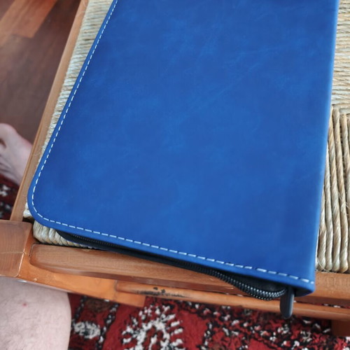 Coin album with 200 slots, zipper closure, strap