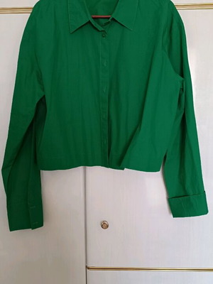 Stradivarius crop shirt green like new, size L