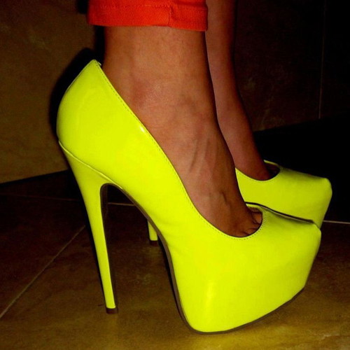 Stiletto platform pumps new, yellow, heel 16.5cm