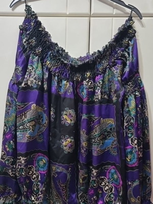 Satin blouse like new, multicolored with elastic cuffs and gathers