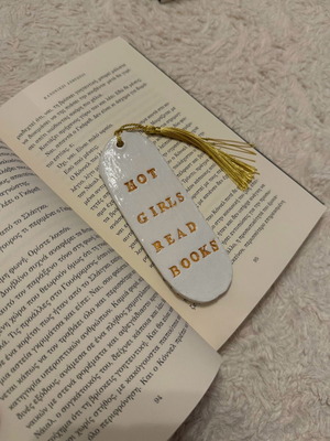 Χειροποίητος σελιδοδείκτης καινούργιος με χρυσά γράμματα και φούντα