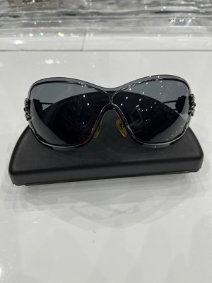 Voque sunglasses used with scratch on left side