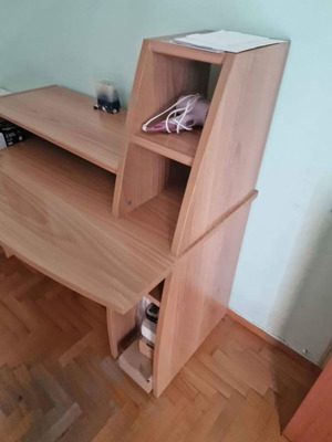 Computer desk used in good condition