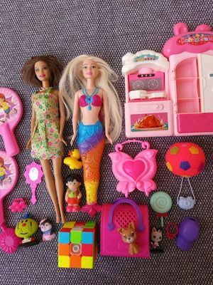 Σετ κούκλες Barbie μεταχειρισμένες με αξεσουάρ και παιχνίδια