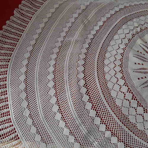Round knitted tablecloth like new, 2 meters diameter