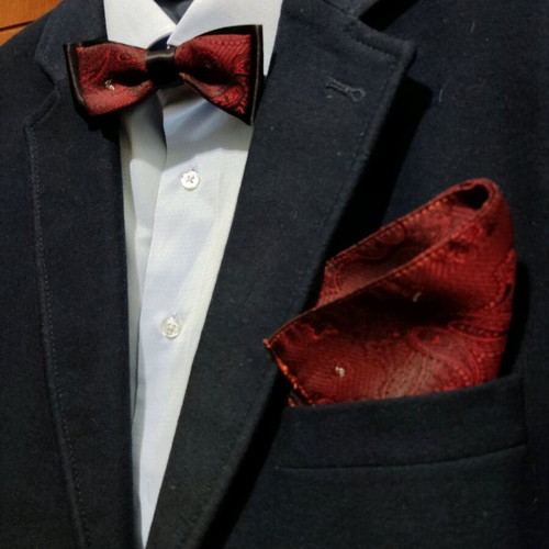 Men's set bow tie and pocket square burgundy like new with paisley design