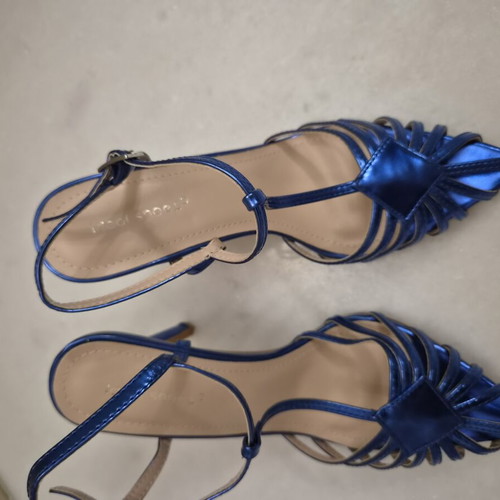 Ideal Shoes blue pointed toe sandals new, 12cm heel