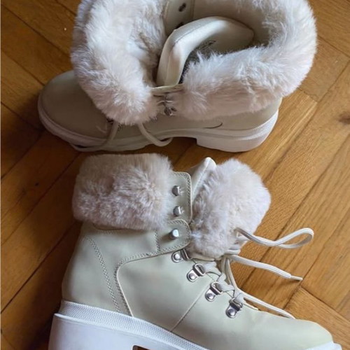 Kendall+Kylie boots size 40 like new, beige with fur lining