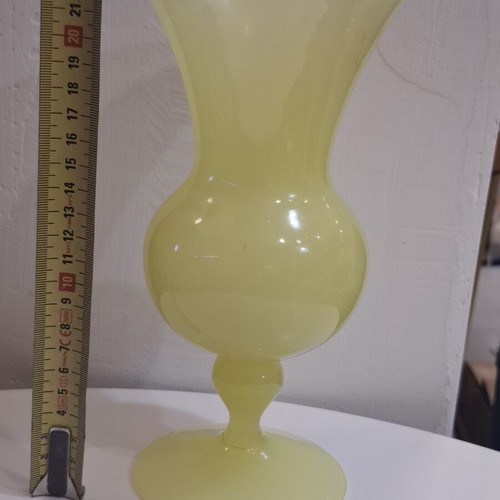 Uranium opaline vase from 1930-1940, used