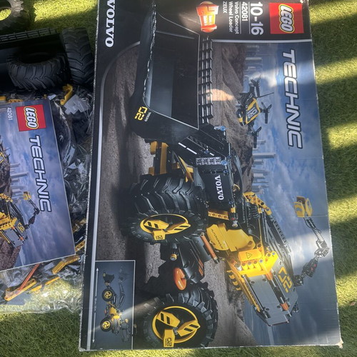 Lego Technic 42018 Volvo Concept Wheel Loader like new