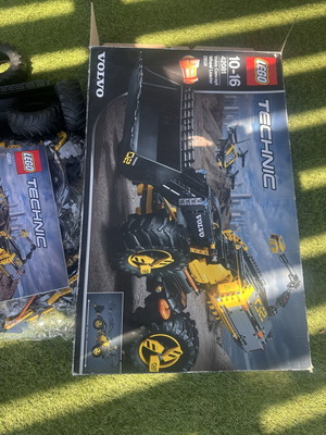 Lego Technic 42018 Volvo Concept Wheel Loader like new