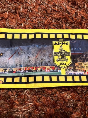 Aris scarf like new