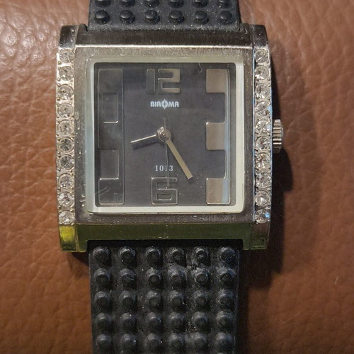 BIAOMA 1013 quartz watch with black dial and crystal accents