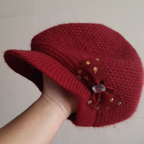 Winter hats and woolen headbands used, 9 colorful pieces