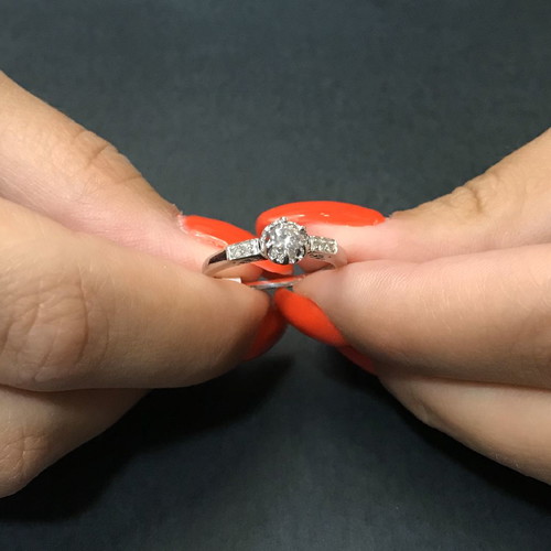 Vintage solitaire 18k white gold ring like new with diamonds