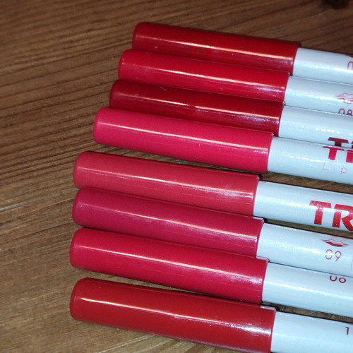 Lip pencils unused, pack of 8