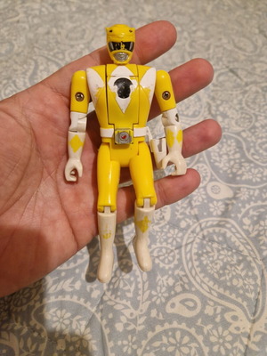 Mighty Morphin Power Rangers Yellow Ranger action figure used, 1993 Bandai