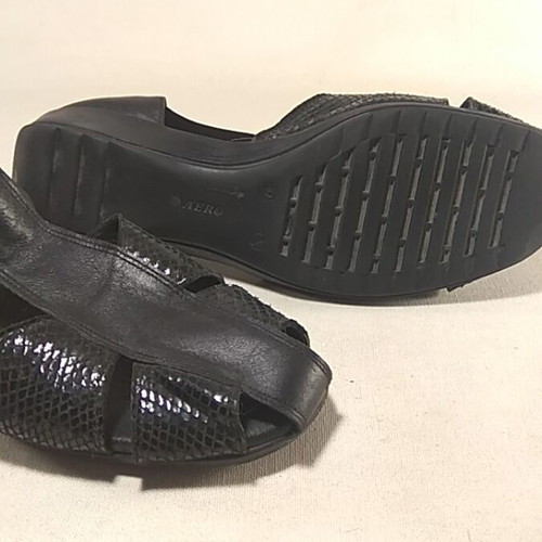 Flat shoes black T-Strap with cutouts size 41 like new