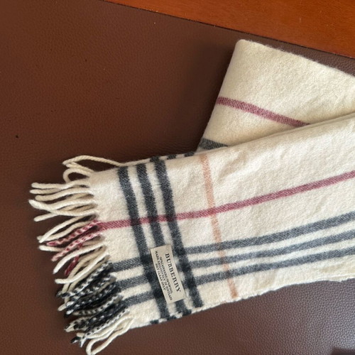 Authentic Burberry scarf like new, 50% cashmere and 50% wool