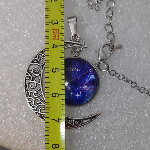 Pendant with pink crystals and gold chain like new